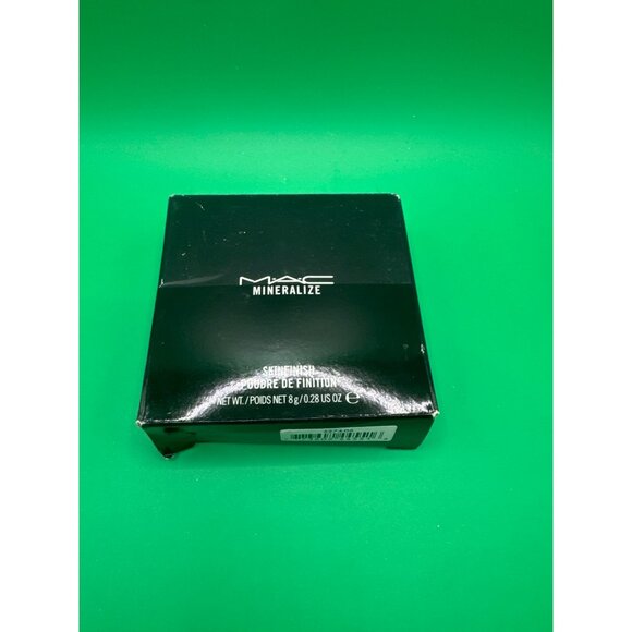 Gently Used MAC Mineralize Skinfinish Barely Dressed Highlighter - Picture 7 of 8